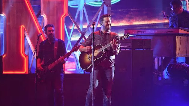 m_lukebryan28429