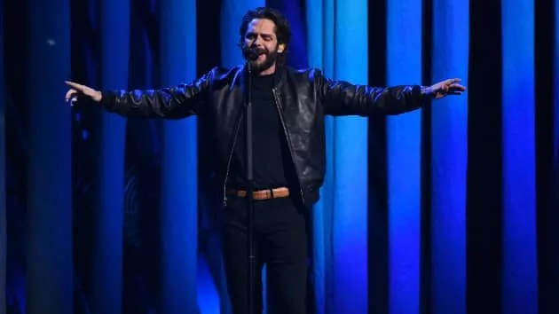 m_thomasrhettcmaperf2268315