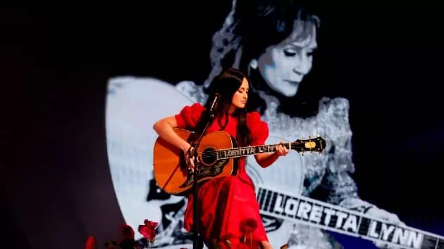 m_kaceymusgraveslorettagrammys442605