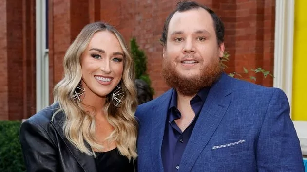 getty_lukecombs_032122711429