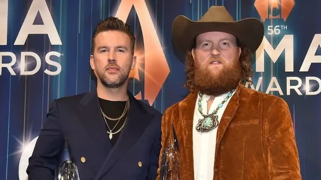 m_brothersosbornecmaawards2022abc5529