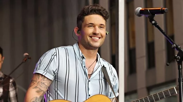getty_michaelraystripedshirt411173