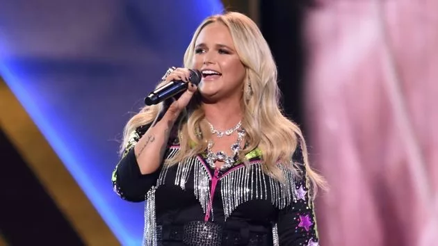 m_mirandalambertcmaawards20221215968