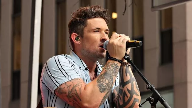 getty_michaelraystrippedshirt695646