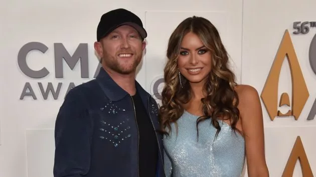 m_coleswindellcourtneylittle2022cmaawardsabc395850