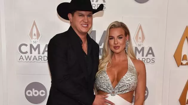 m_jonpardiwifesummercmas2251606