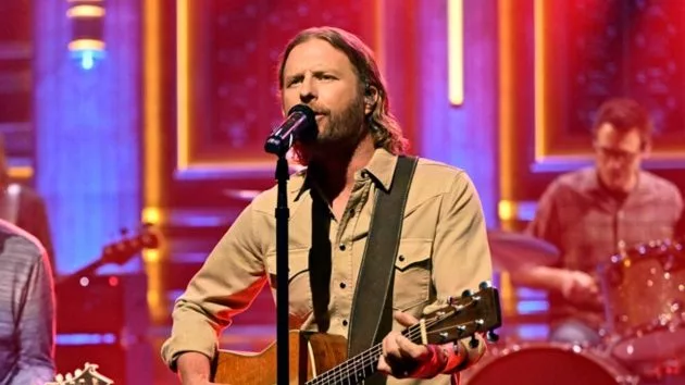 m_dierksbentleythetonightshowstarringjimmyfallonnbc890280