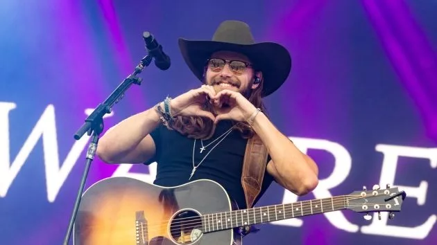 getty_warrenzeidersblackhatblacktanktop154135