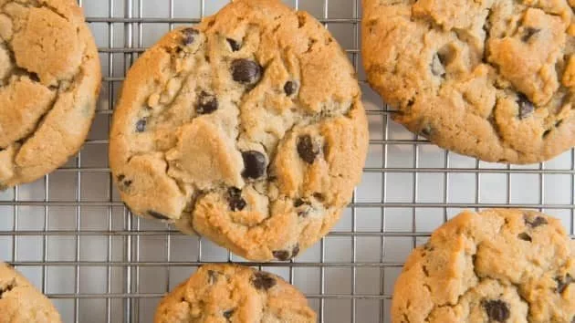 getty_chocolatechipcookies907694