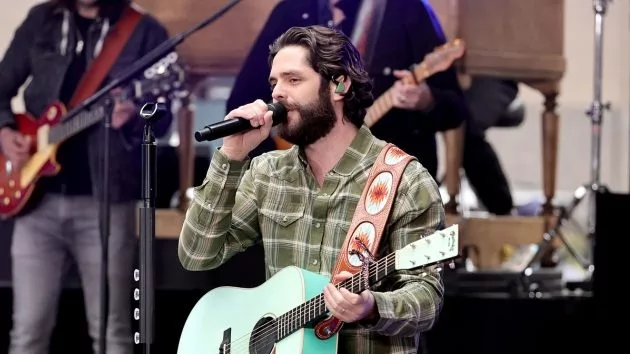 getty_thomasrhettbrownflannelshirt714066