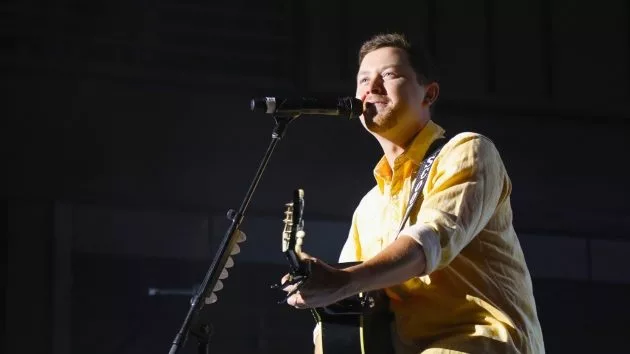 getty_scottymccreeryyellowshirtonstage313098