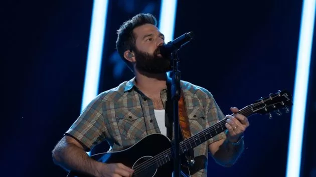 m_jordandavis2023cmafestguitarabc27319