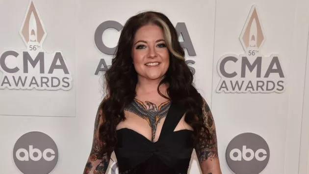 m_ashleymcbrydecmaawards2022abc265094