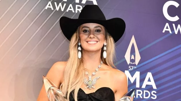 m_laineywilson2023cmaawardsbackstagedisneyscottkirkland307646