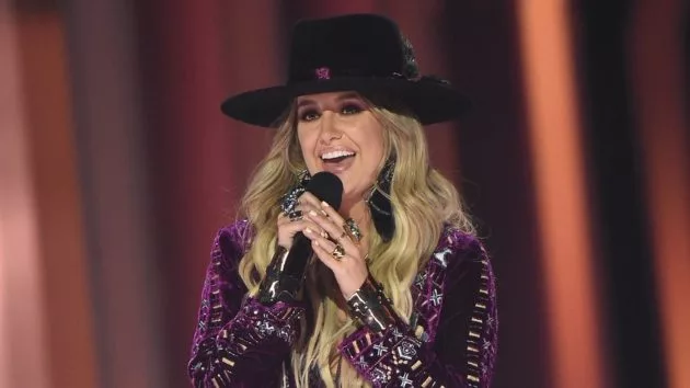 m_laineywilsoncmaawards2022stageabc539740