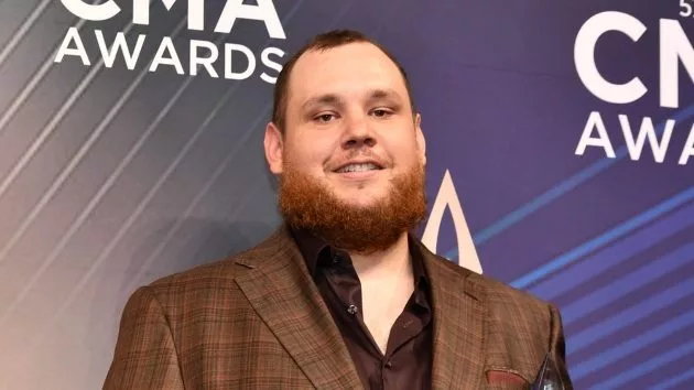 m_lukecombs2023cmaawardsbackstagedisneyscottkirkland734907