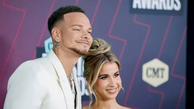 g_kanebrownkatelynbrowncmtawards2023126022