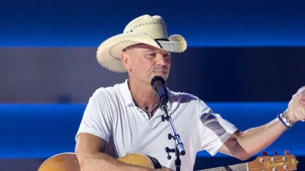 m_kennychesneycmaawards2023disneyfrankmicelotta78118