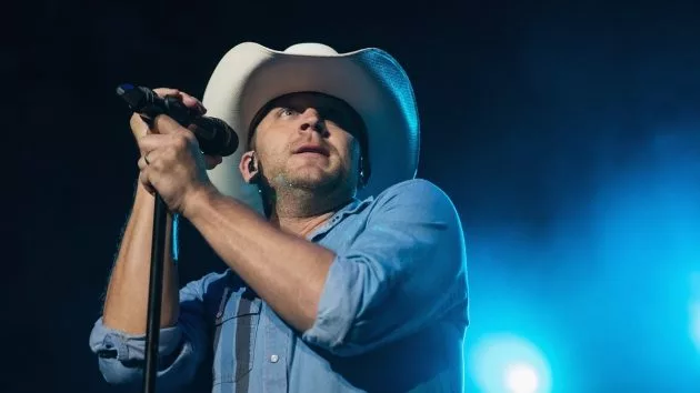 g_justinmoorehometownthrowdown2017562145