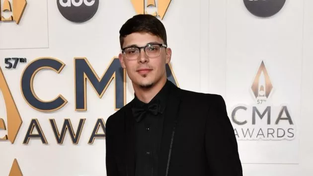 m_chasematthew2023cmaawardsdisneyscottkirkland817518