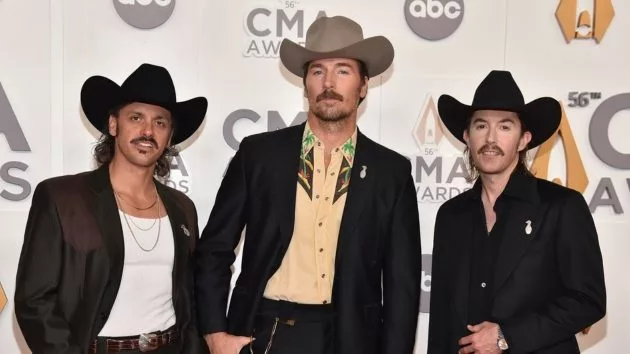 m_midlandcmaawards2022redcarpetabc555852
