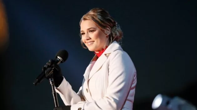 getty_gabbybarrettwhitecoat541292