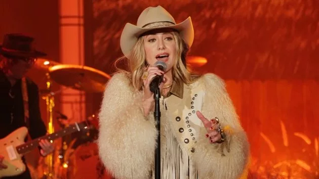 m_laineywilsonjimmykimmellive21december2023disneyrandyholmes237527