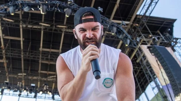 getty_dylanscottwhitetanktopsinging383609