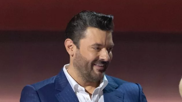 m_chrisyoungcmaawards2023disneyfrankmicelotta988453