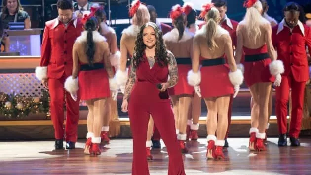 m_ashleymcbryde2024cmacountrychristmasdisneyconniechornuk919007