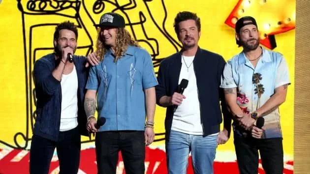 g_parmaleecmtmusicawards2024onstage495923