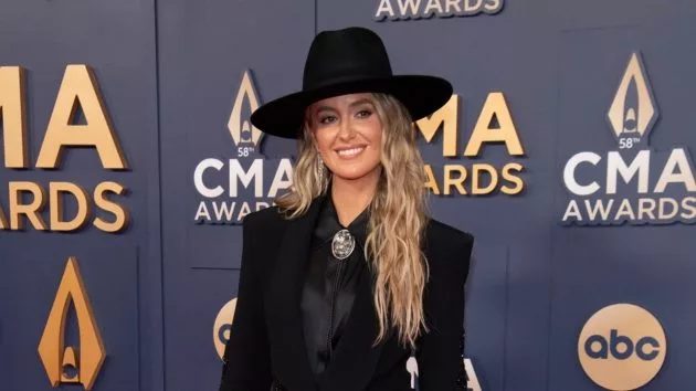 m_laineywilson2024cmaawardsredcarpetdisneyscottkirkland862571