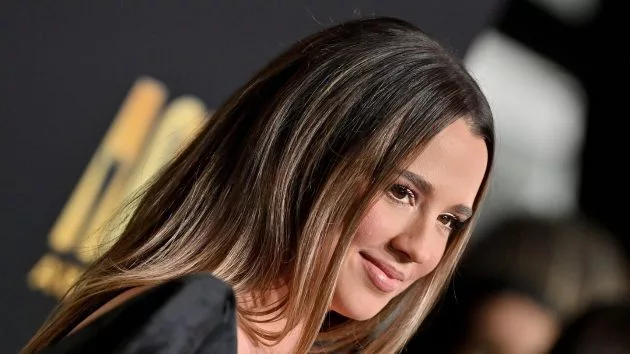 g_gabbybarrettacmawards2023634960