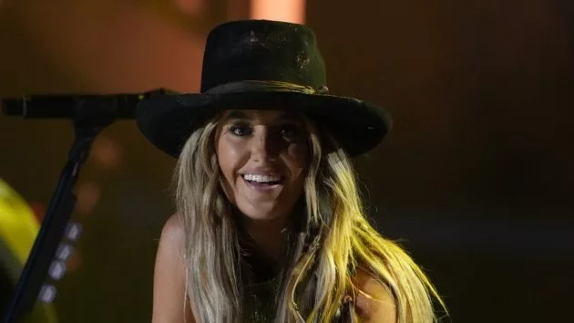 m_laineywilsoncmafest2023onstaepeformaneabclarrymccormack494856