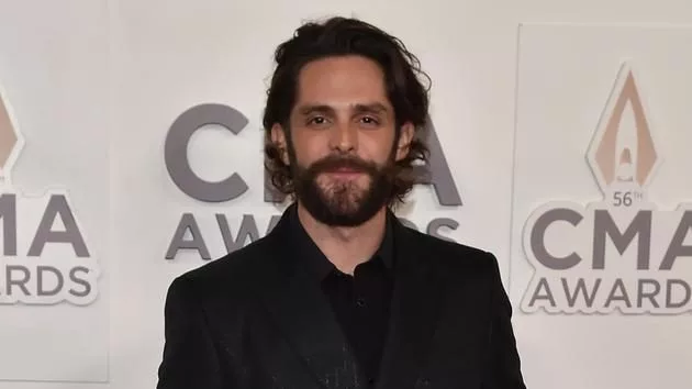 m_thomasrhettcmaawards2022abc228730