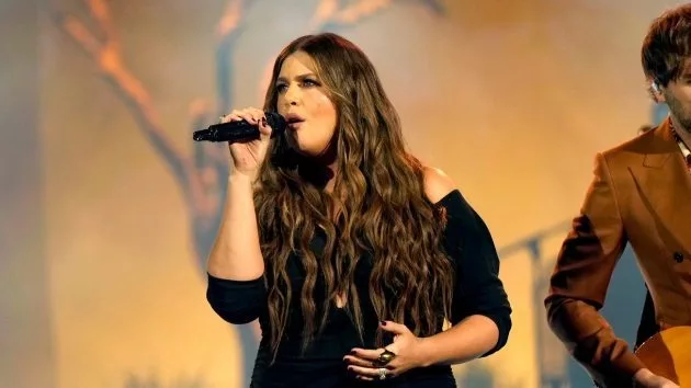 g_hillaryscott2024peopleschoicecountryawards761985
