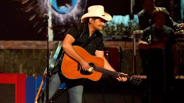 m_bradpaisleynbcpeopleschoice339395