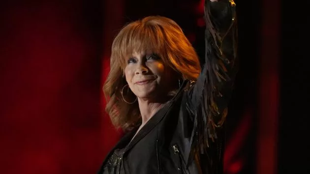 m_rebamcentire2023cmafestlarry20mccormackabc151471