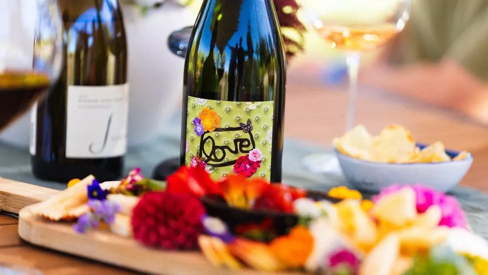 lovewine-08256-1000x563719666-1