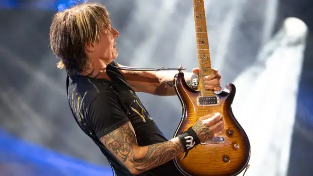 m_keithurbancmafest2025abcguitarinair190264