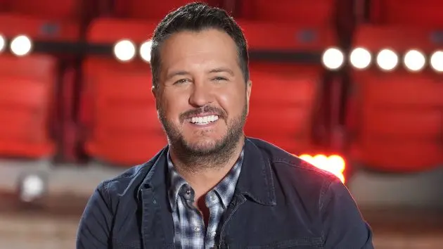 m_lukebryansittingsmilingidol2025abc849213