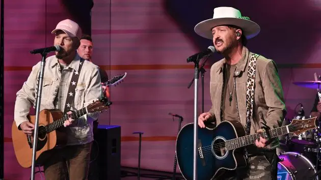 m_locashlivekellymichael2025abc608142