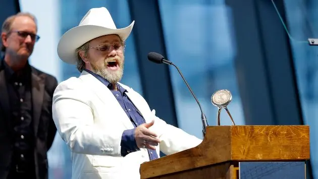 getty_ernest_041426745708