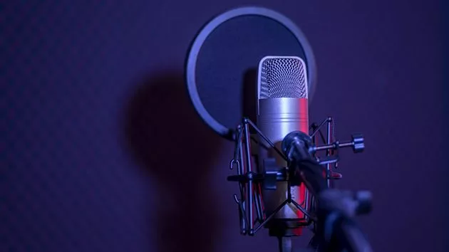 getty_microphone_011422