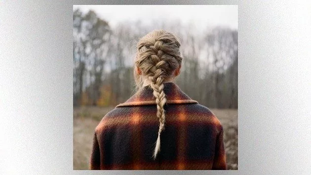 m_taylorswiftevermore_122220