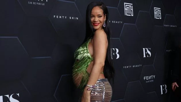 getty_rihannapregnant_021222