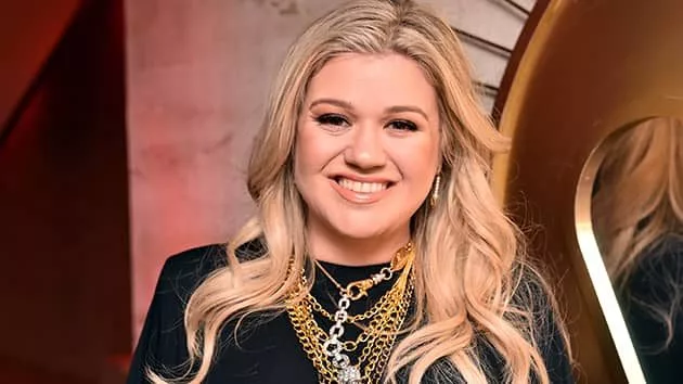 getty_kelly_clarkson_031122