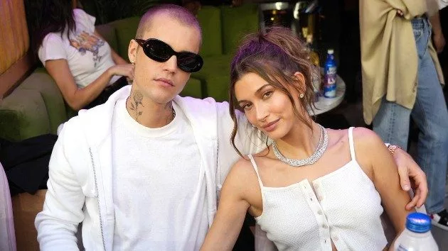 getty_justinbieberandhailey_031422