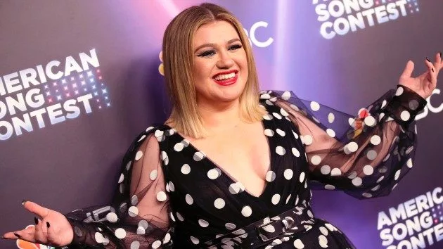getty_kellyclarkson_032222