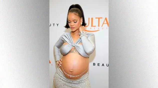 getty_rihannapregnant_032322_0